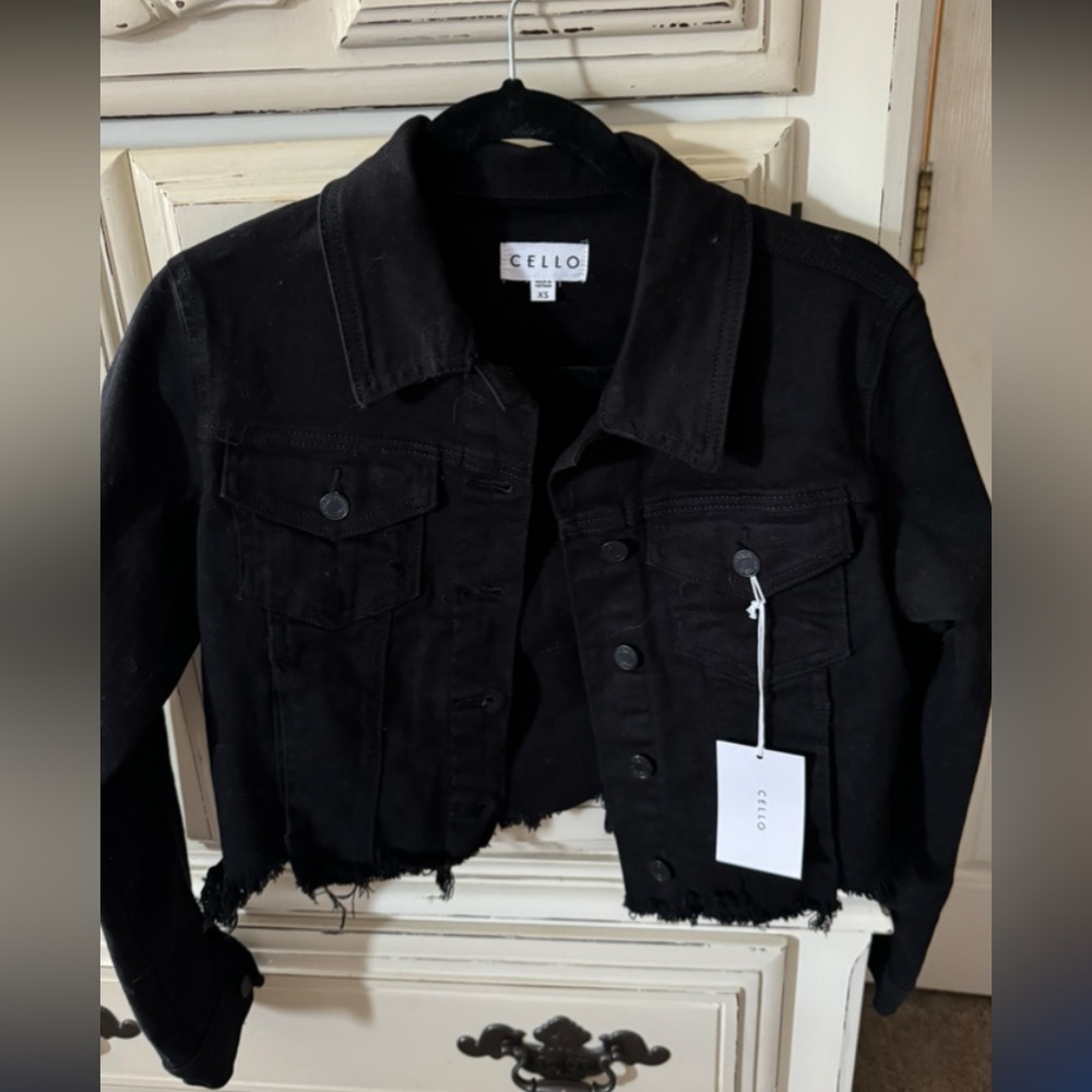 Never worn this has tags on it